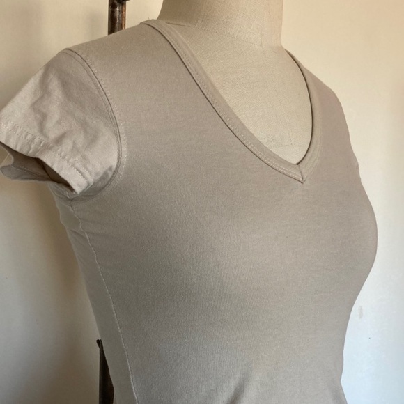 H&M cap sleeve v-neck tan tee shirt XS - Picture 3 of 8